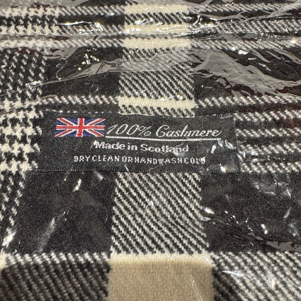 NWT 100% Cashmere Scarf Black & White Plaid Long Scarf Unisex